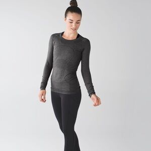 Lululemon Swiftly Tech Long Sleeve Crew
Heathered Black
